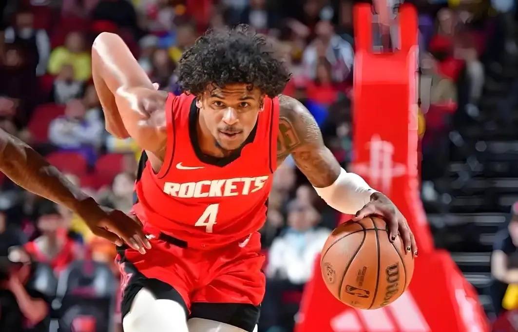 莱万多夫斯基爆冷击败老鹰，问鼎冠军引爆全场！