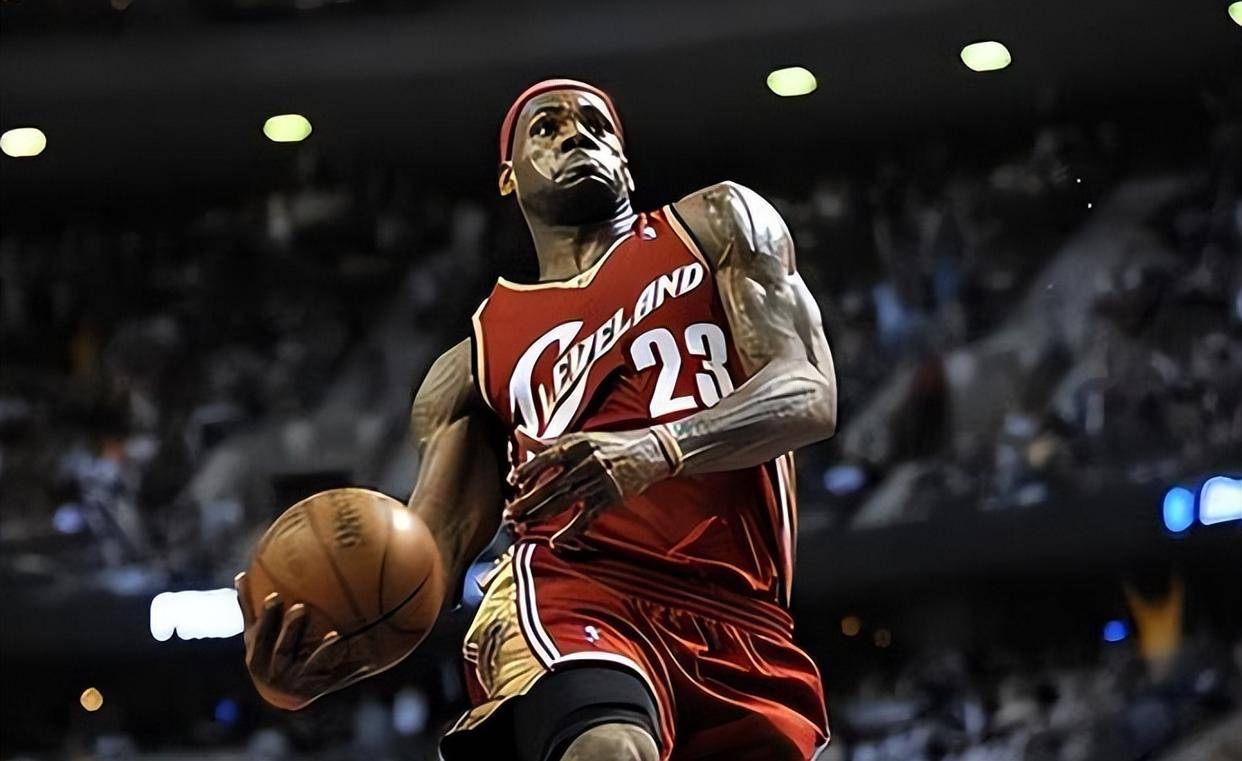 詹姆斯回归赛场，绝杀首场状态亮眼，热火观众沸腾！